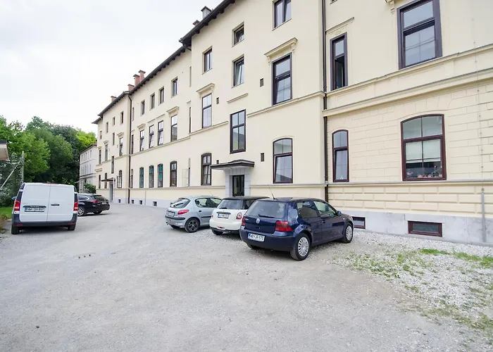 Trzaska With Free Parking